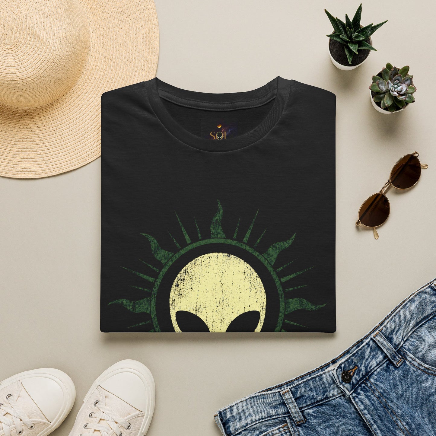 I Am Alien T-Shirt — Retro Alien Graphic Tee